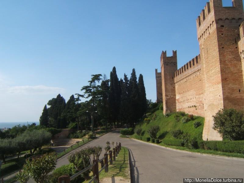 Крепость Градара — 2013 Градара, Италия Крепость Градара — 2013 Градара, Италия