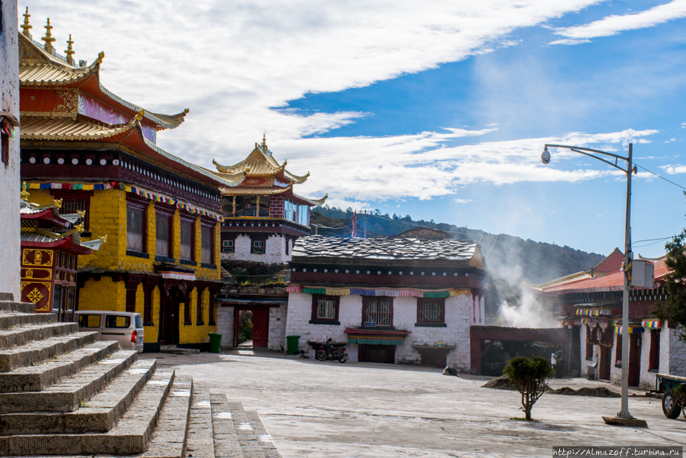 монастырь Друг Дже (След Дракона) Сяньдусиань, Китай