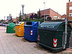 вот они , неразлучные контейнеры Испании (Стекло бумага, пластик и органические отходы