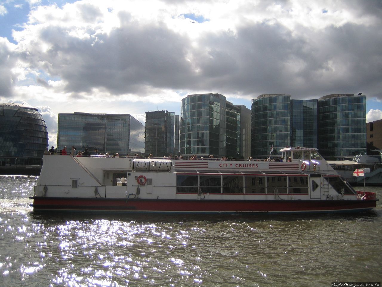 Лондон. Корабли на Темзе Лондон, Великобритания