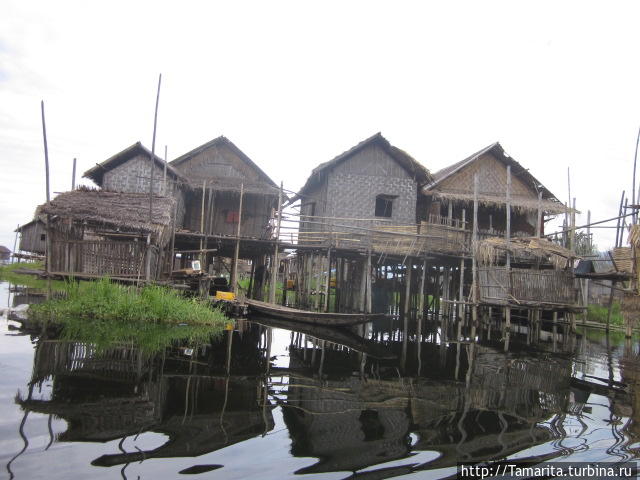 Озеро Инле и подставные падаунги Озеро Инле, Мьянма Озеро Инле и подставные падаунги Озеро Инле, Мьянма