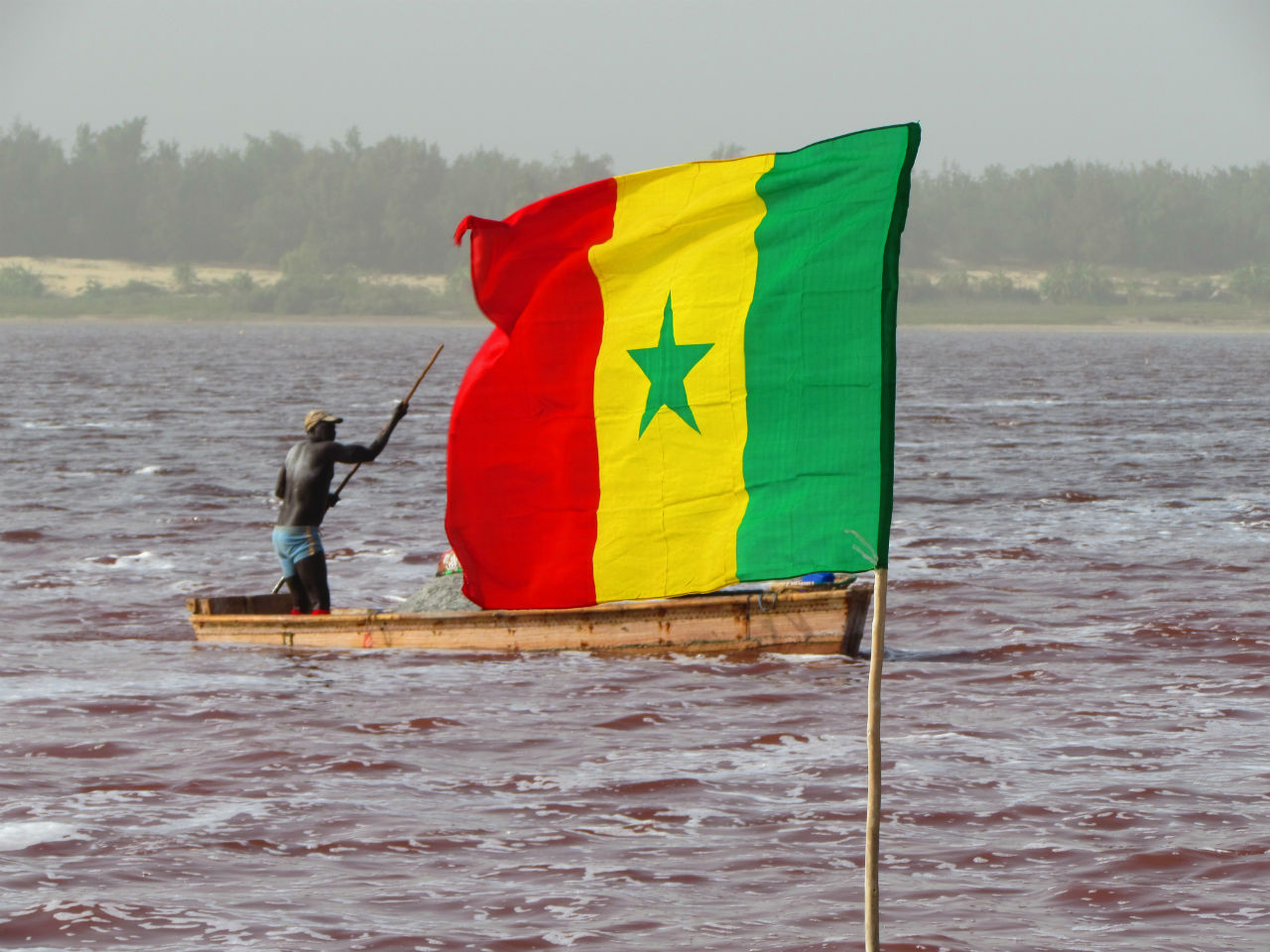 Озеро Ретба. Розовое на белом Сенегал Озеро Ретба. Розовое на белом Сенегал