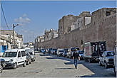 Медина — это старая часть любого марокканского города — то, что всегда привлекает туристов. А это — городская стена медины (Все медины всегда окружены стенами для защиты). И в город можно войти через ворота...
*