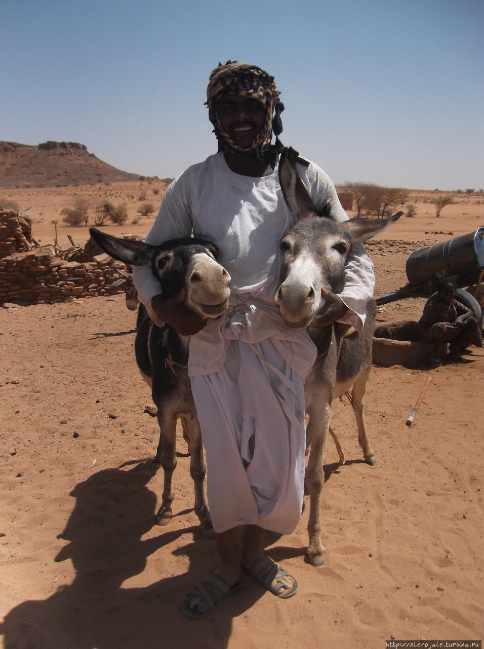 Дети пустыни Мероэ (древний город, пирамиды), Судан