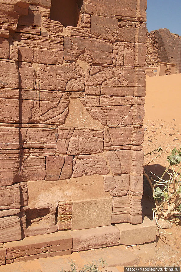 Барельефы пирамид Мероэ Мероэ (древний город, пирамиды), Судан