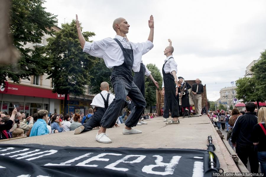 Парад уличных театров в Воронеже Воронеж, Россия Парад уличных театров в Воронеже Воронеж, Россия