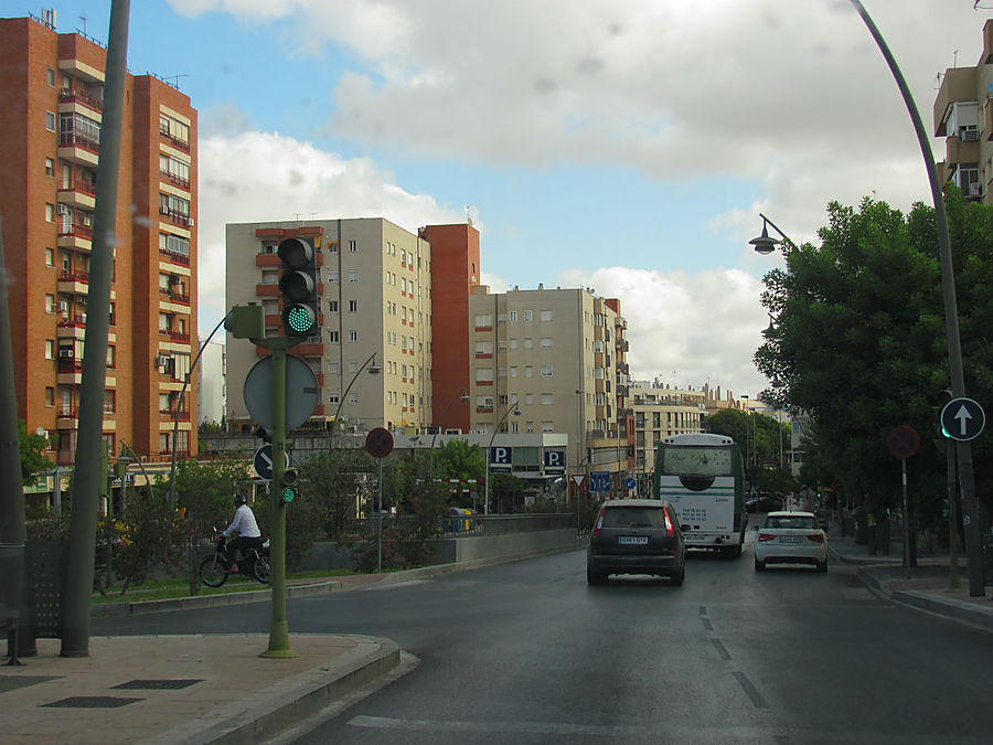 Современные кварталы города.
Ну, а мы держим путь дальше!
Йу -ху! Современные кварталы города.
Ну, а мы держим путь дальше!
Йу -ху!