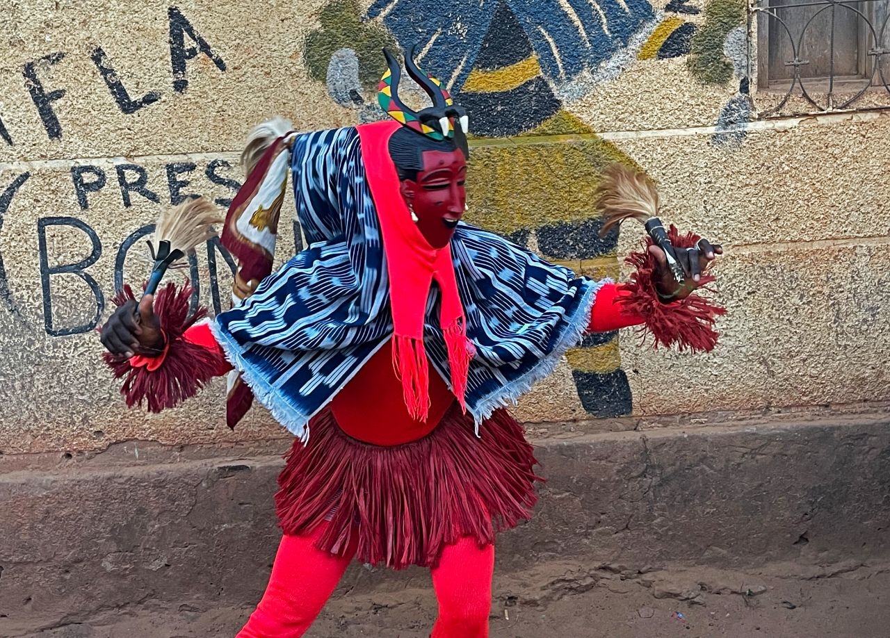 Танцы и маски ивуарийцев. Танец Заули племени Гуро