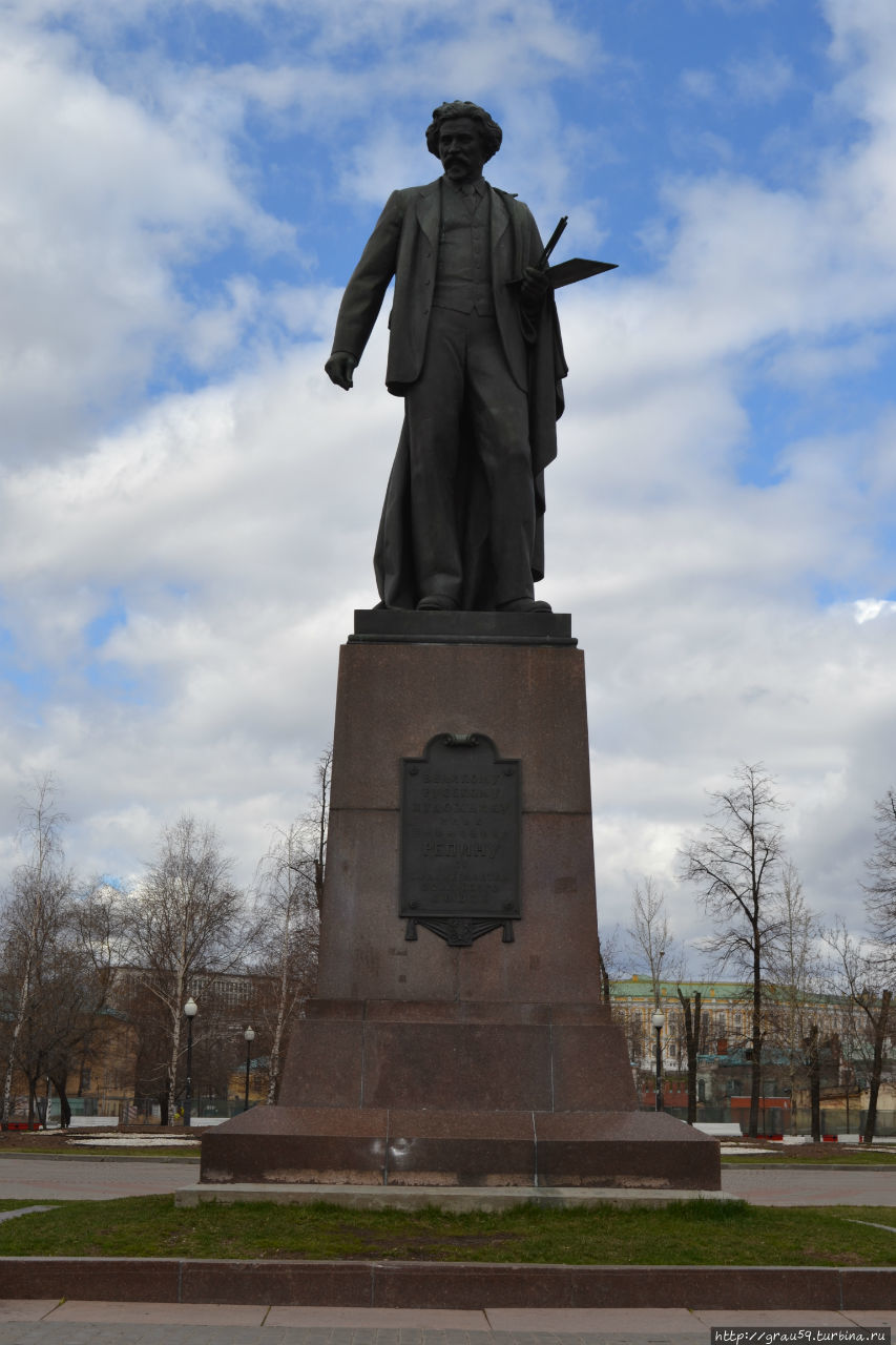 Памятник И.Е.Репину на Болотной площади в Москве Москва, Россия