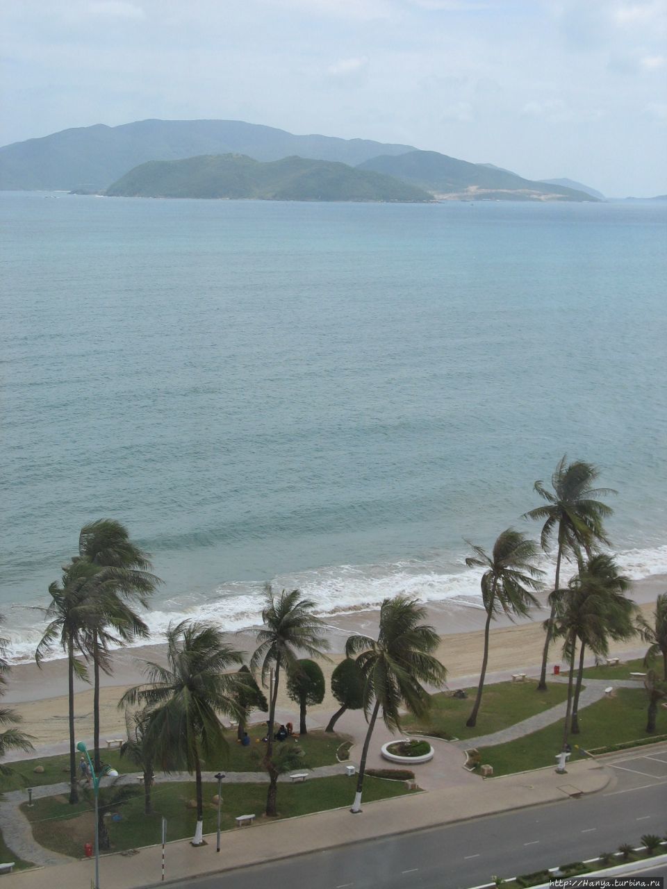 г. Нячанг. Вид на Южно-Китайское море с 8-го этажа гостиницы. Нячанг, Вьетнам