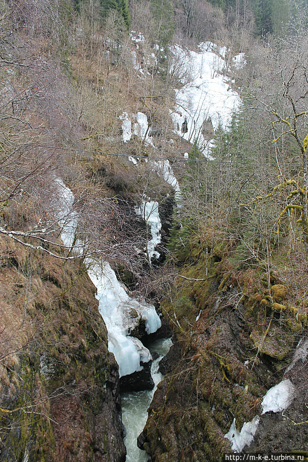 Ущелье Бордалсгелет с симпатичной наледью Восс, Норвегия