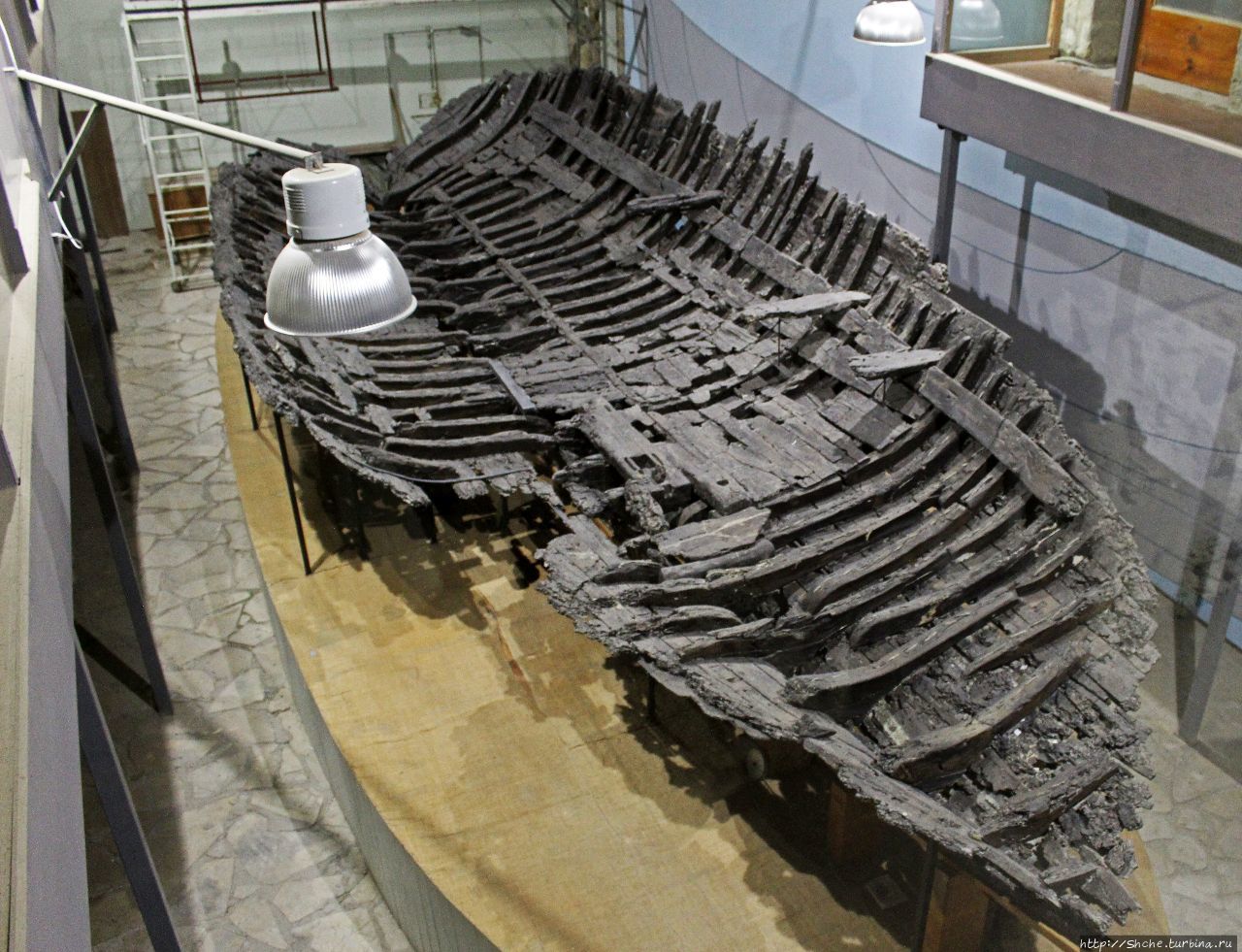 Взглянуть на почти 2500-летний корабль, не погружаясь в море