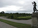 Сад представляет собой парк в стиле французского барокко. Примечателен тем, что тут находится ряд трофейных бронзовых скульптур из пражского Валленштайна и датского Фредриксборга.