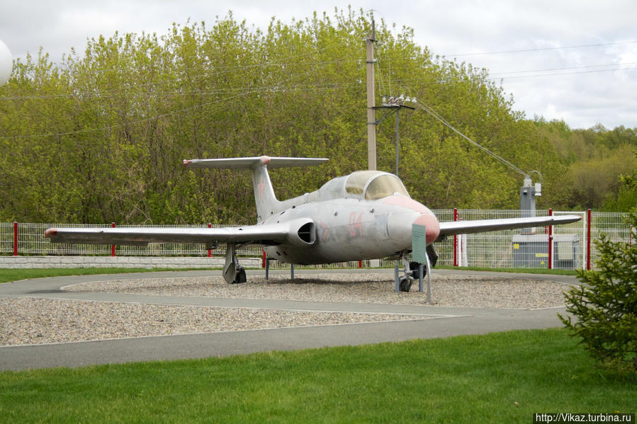 На территории музея стоит самолет Полковниково, Россия
