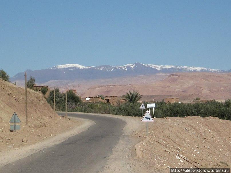 По пути в Айт-Бен-Хадду Айт-Бен-Хадду, Марокко