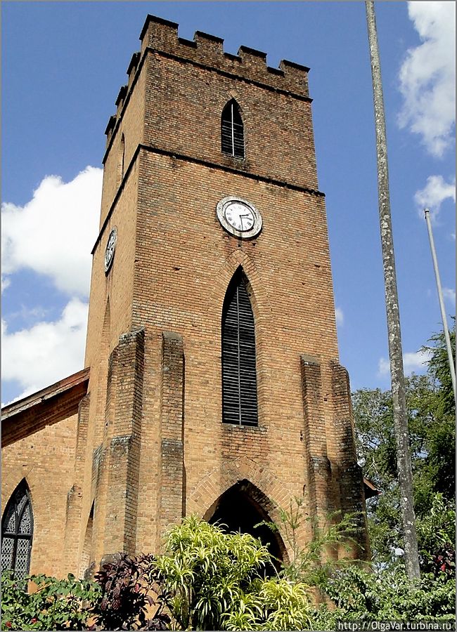 *Напротив королевского дворца возвышается церковь Святого Павла *Напротив королевского дворца возвышается церковь Святого Павла