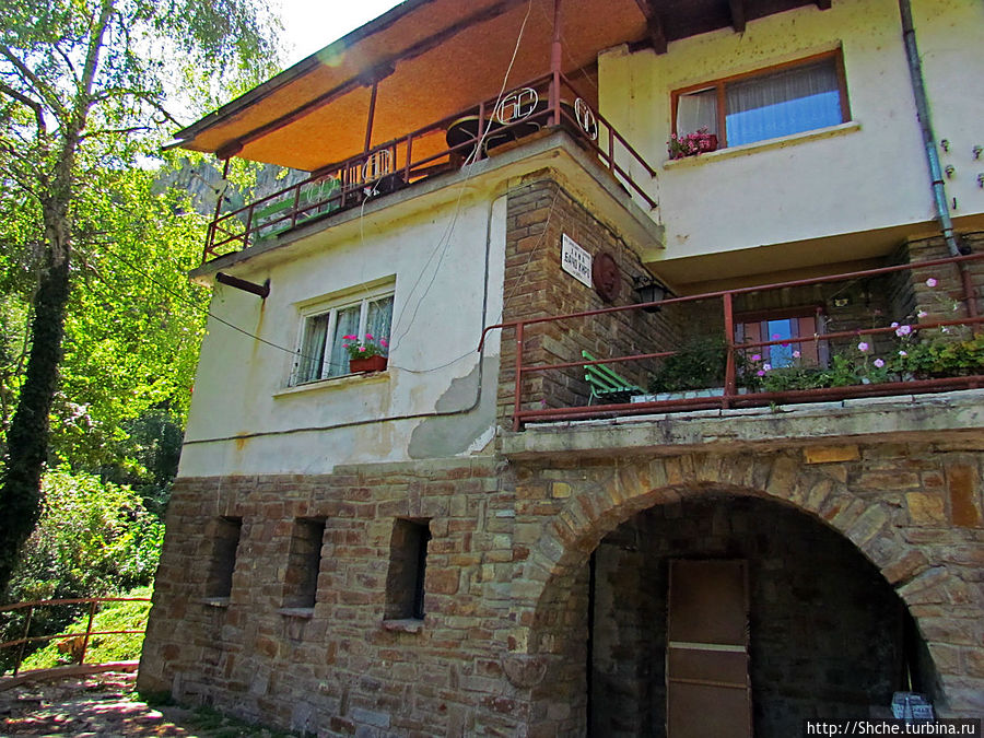 Неподалеку есть гостиница Бачо Киро Геша, Болгария