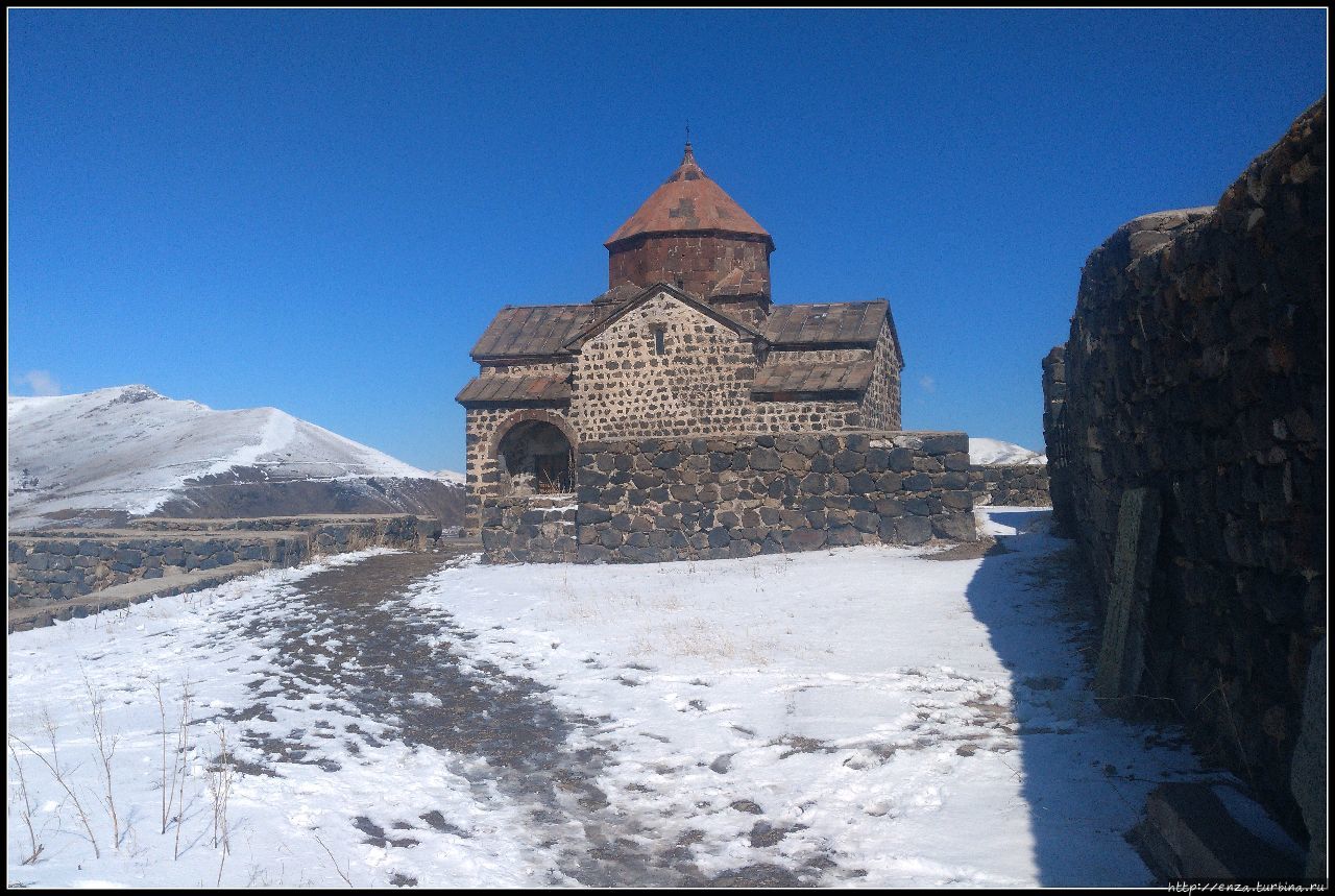 Армения. День 5. Синяя вода, Черный монастырь и золотая рыба Севан, Армения