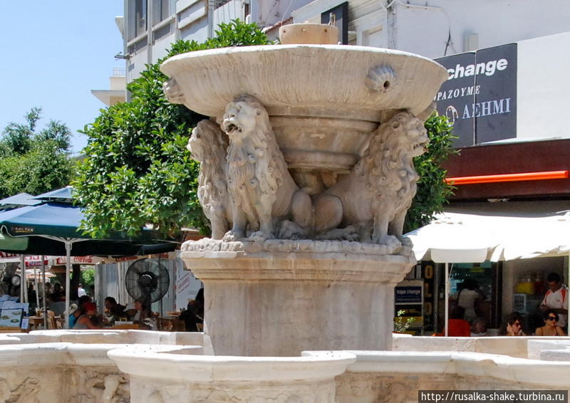 Центральная площадь Ираклиона Ираклион, Греция Центральная площадь Ираклиона Ираклион, Греция