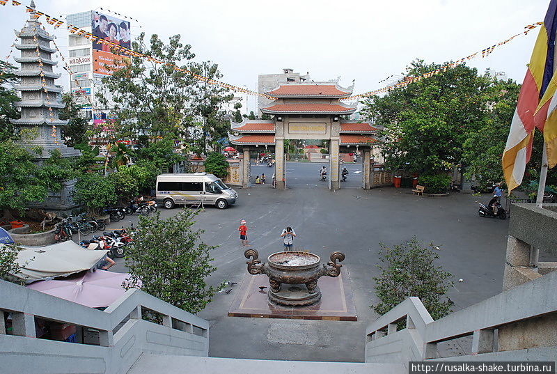 Пагода Винь Нгием Хошимин, Вьетнам