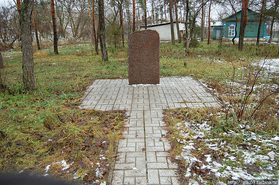 На этом месте находился и в 1907 году был освящен Храм во имя праздника Сретения Господня. Разрушен в советское время