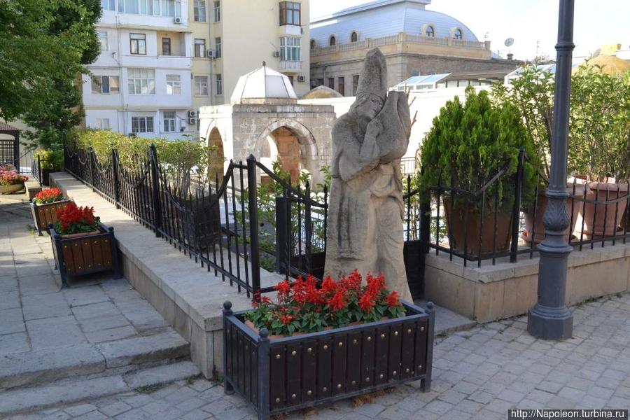 Средневековая скульптура народного певца Ашуга Баку, Азербайджан