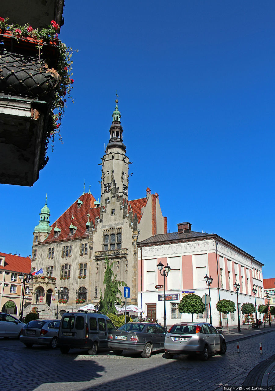 Замок, ратуша, площадь Рынок - обычный польский городок Явор
