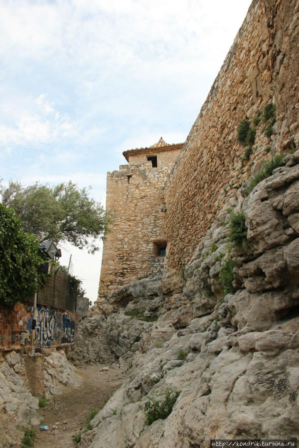 Замок Del Castell De La Santa Creu Сегур-де-Калафель, Испания