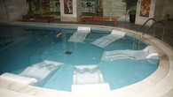 В бассейне отеля Кэндл