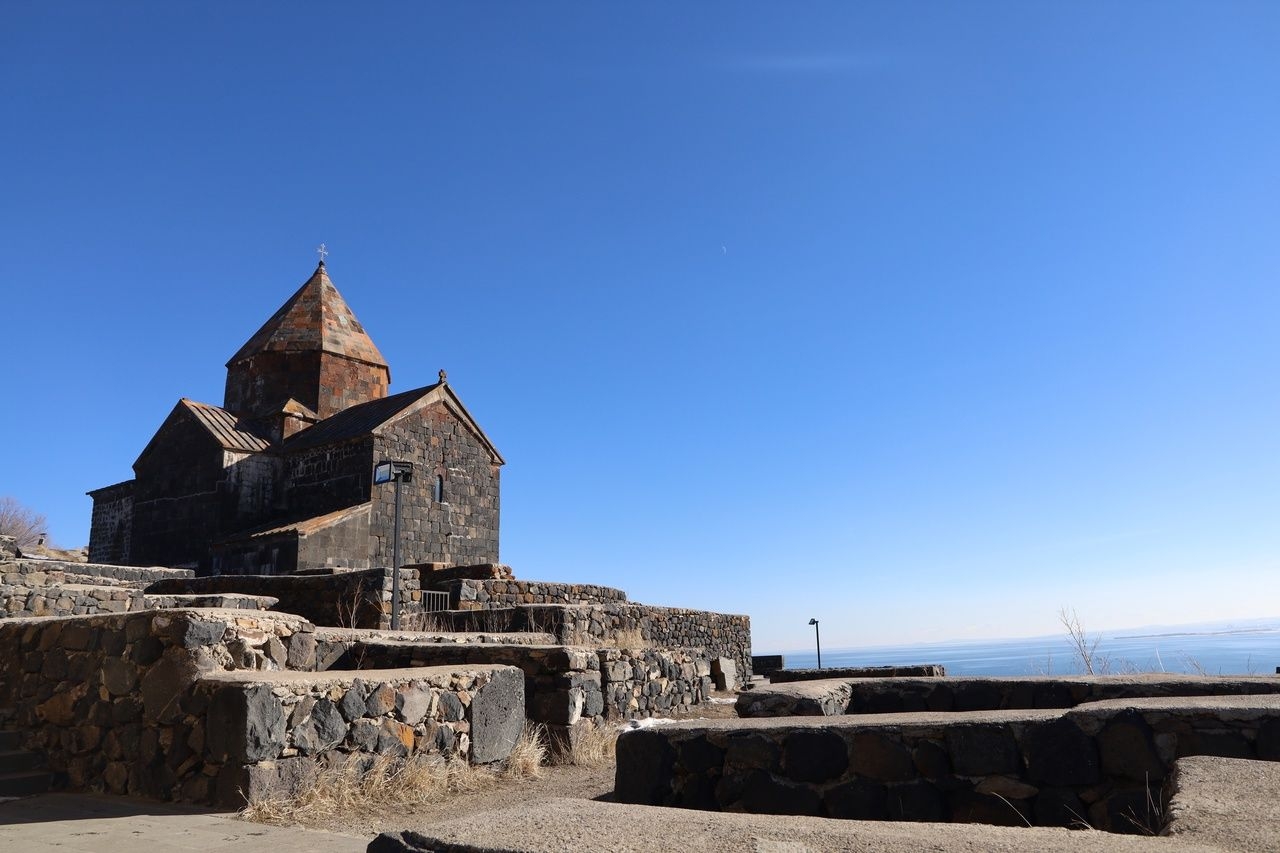 9. Озеро Севан, монастырь Севанаванк. Армения