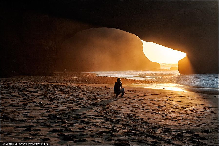 Пляж каменных арок Легзира, Марокко