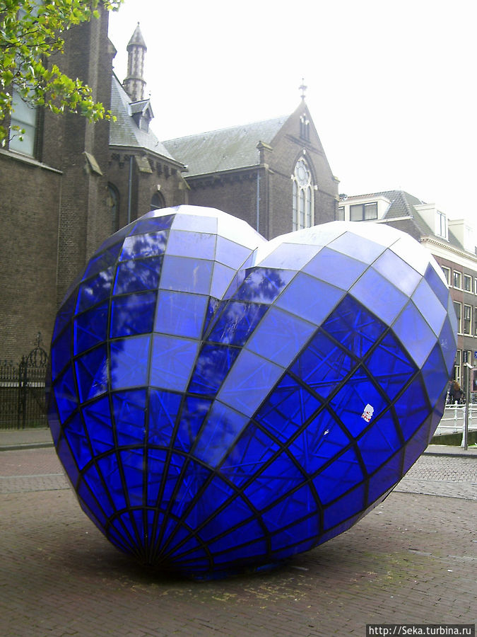 Синее сердце — место встреч Делфт, Нидерланды