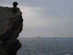 памятник Филиппу Кусто..Погиб в 1979 году при крушении летающей лодки PBY Catalina на реке Тахо, неподалёку от Лиссабона.
