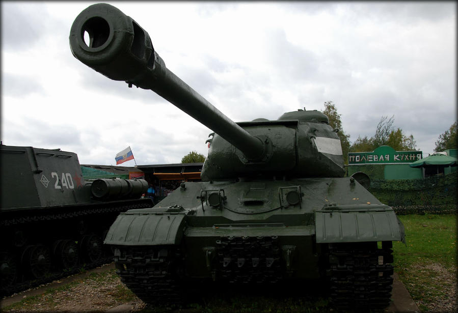 Самый мощный советский танк, принимавший участие в боевых действиях Великой Отечественной войны. Кубинка, Россия