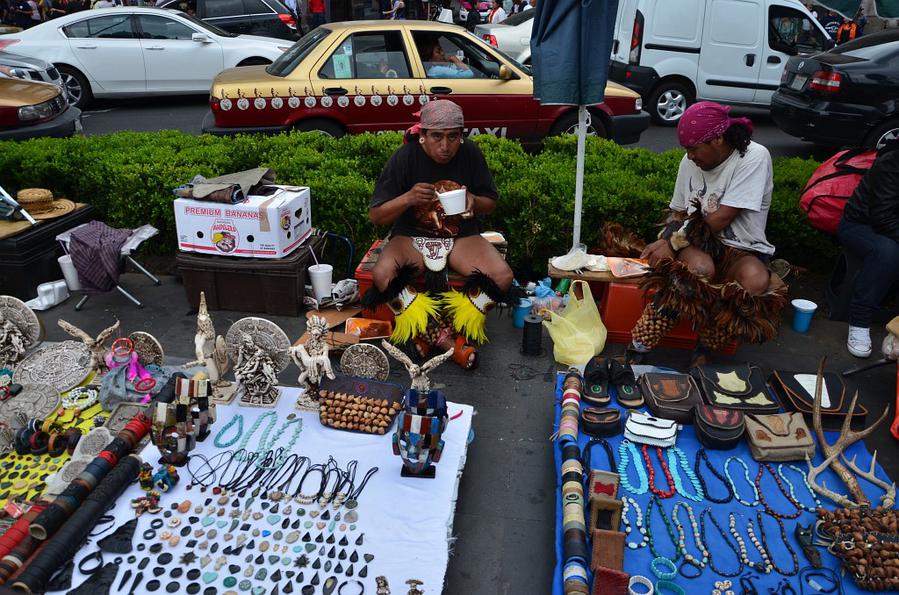 Индейцы продают сувениры Мехико, Мексика