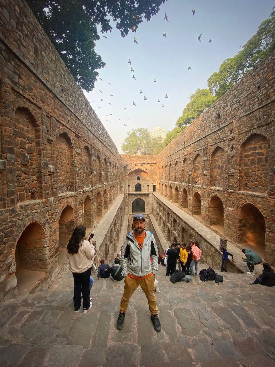 Исторический ступенчатый колодец Agrasen Ki Baoli Дели, Индия