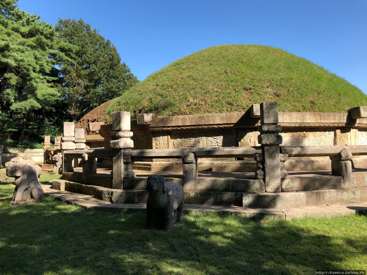 Гробница короля Конмин и его жены Кэсон, КНДР