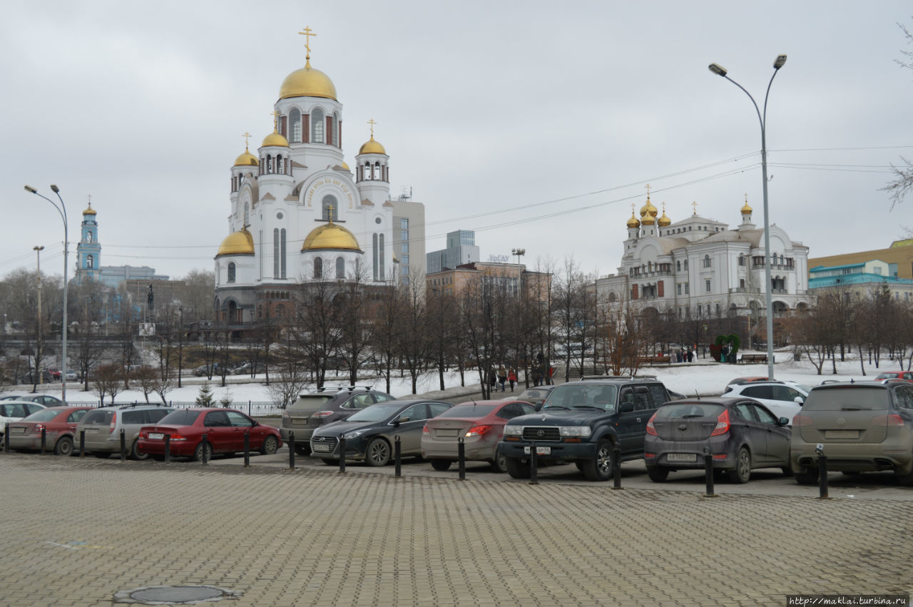 Храм на Крови. Размышление у парадного подъезда Екатеринбург, Россия