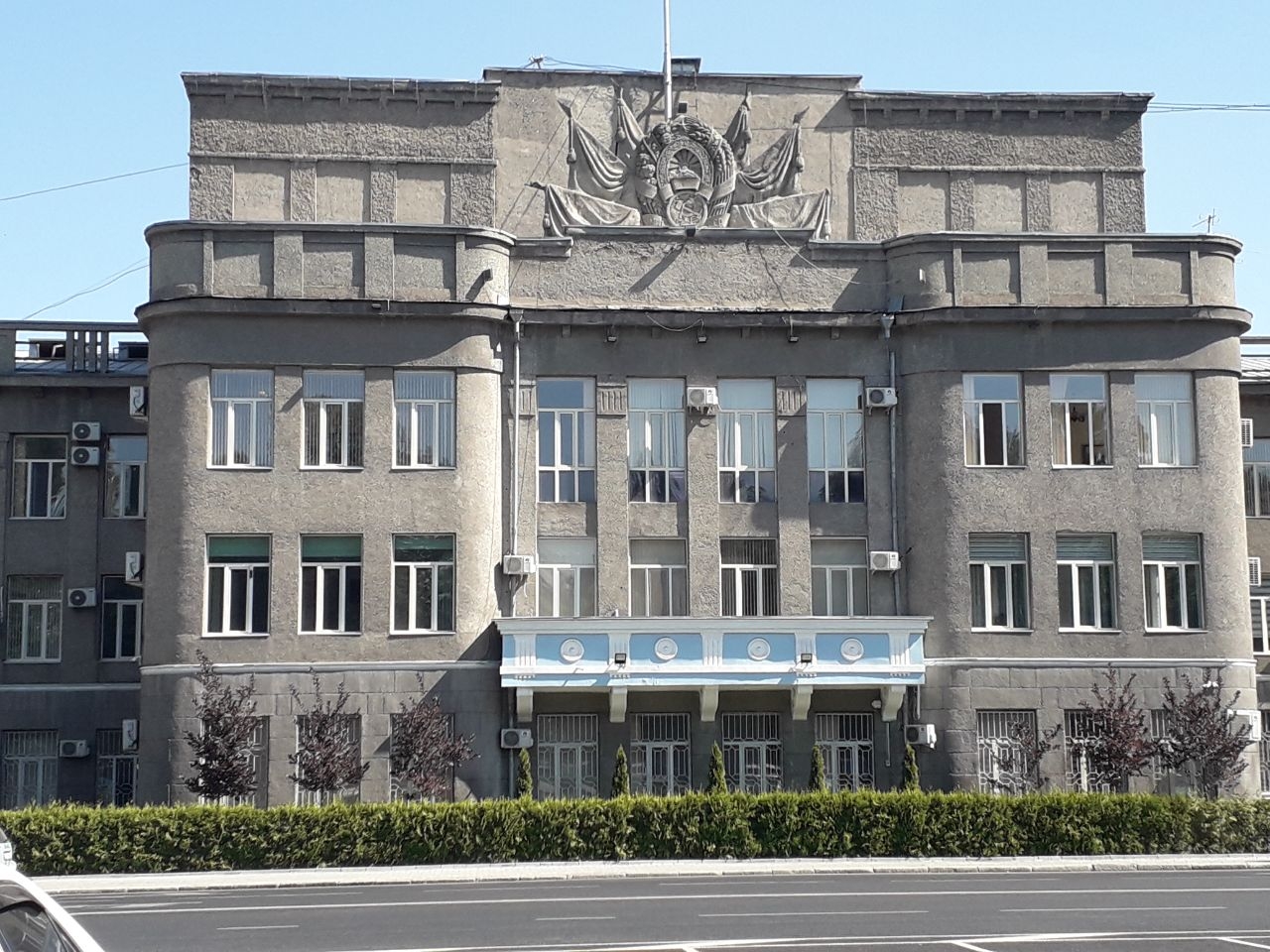 Здание Верховного суда КР / The building of the Supreme Court of the Kyrgyzia