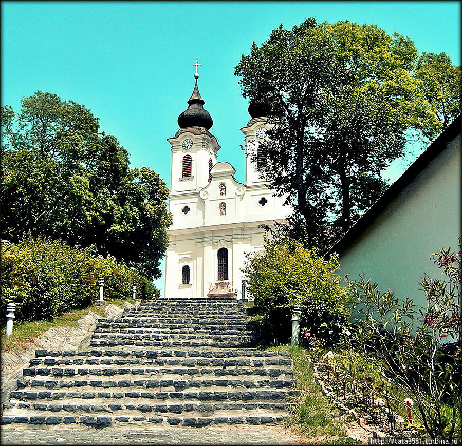 Собор св. Иштвана находится в центре Старого города, возведен в 1758–1768 годах в стиле барокко на месте древнего готического собора, разрушенного турками. Секешфехервар, Венгрия