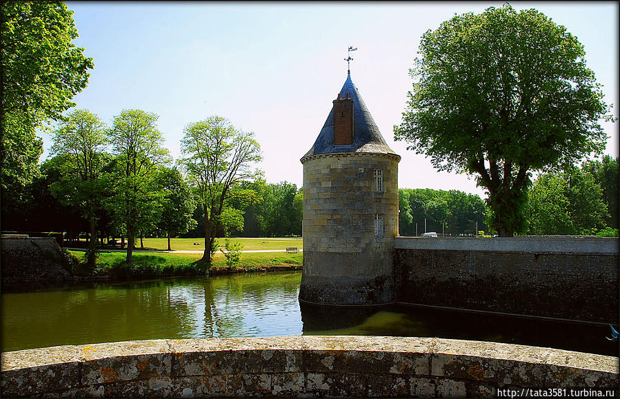 Замок Сюлли-сюр-Луар — всемирное наследие Юнеско Сюлли-сюр-Луар, Франция