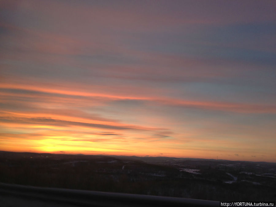 Рассвет в полярную ночь Мурманская область, Россия Рассвет в полярную ночь Мурманская область, Россия