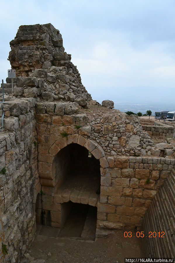 «тайные коридоры» — винтовые лестницы и подземные цистерны с водой Национальный парк крепость Нимрод, Израиль