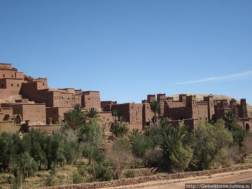 По пути в Айт-Бен-Хадду Айт-Бен-Хадду, Марокко