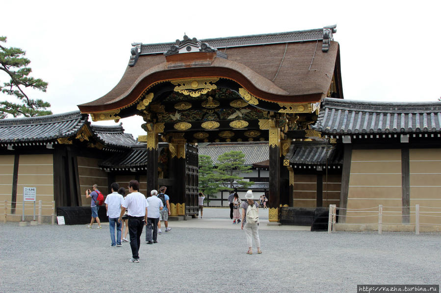 Главные ворота дворца Ниномару Киото, Япония