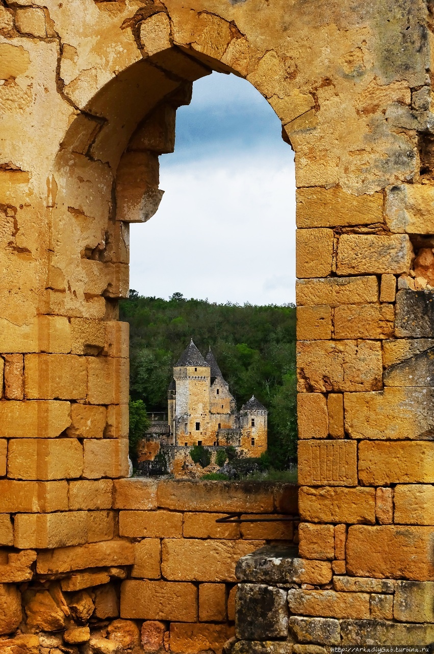 Замок Коммарк. Страшны красавицы во гневе Лез-Эзи-де-Тайак, Франция