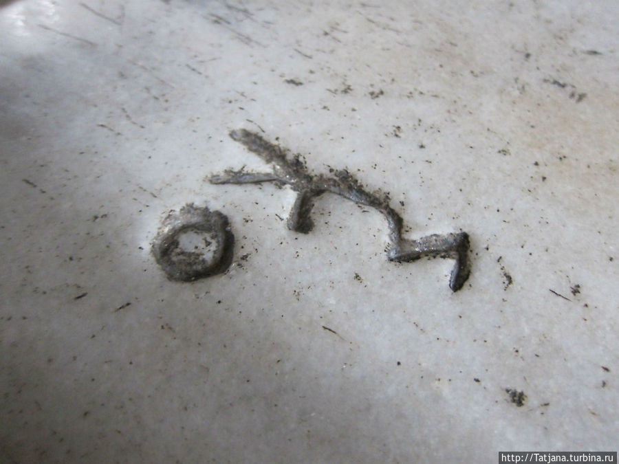 семиотика на баллюстраде у которой я остановилась, чтобы насладиться видом сверху)) семиотика на баллюстраде у которой я остановилась, чтобы насладиться видом сверху))