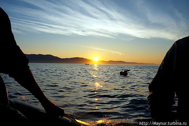Закат. Вид с моря Южно-Сахалинск, Россия Закат. Вид с моря Южно-Сахалинск, Россия