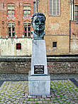 Памятник Франку Ван Акеру — одному из самых уважаемых мэров города