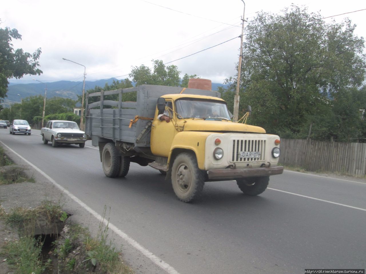 Прогулка по бедноватому городу в центре Грузии Хашури, Грузия